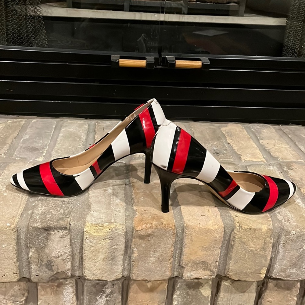 Stunning INC International Concepts heels. Black/red/white. Size 9M.